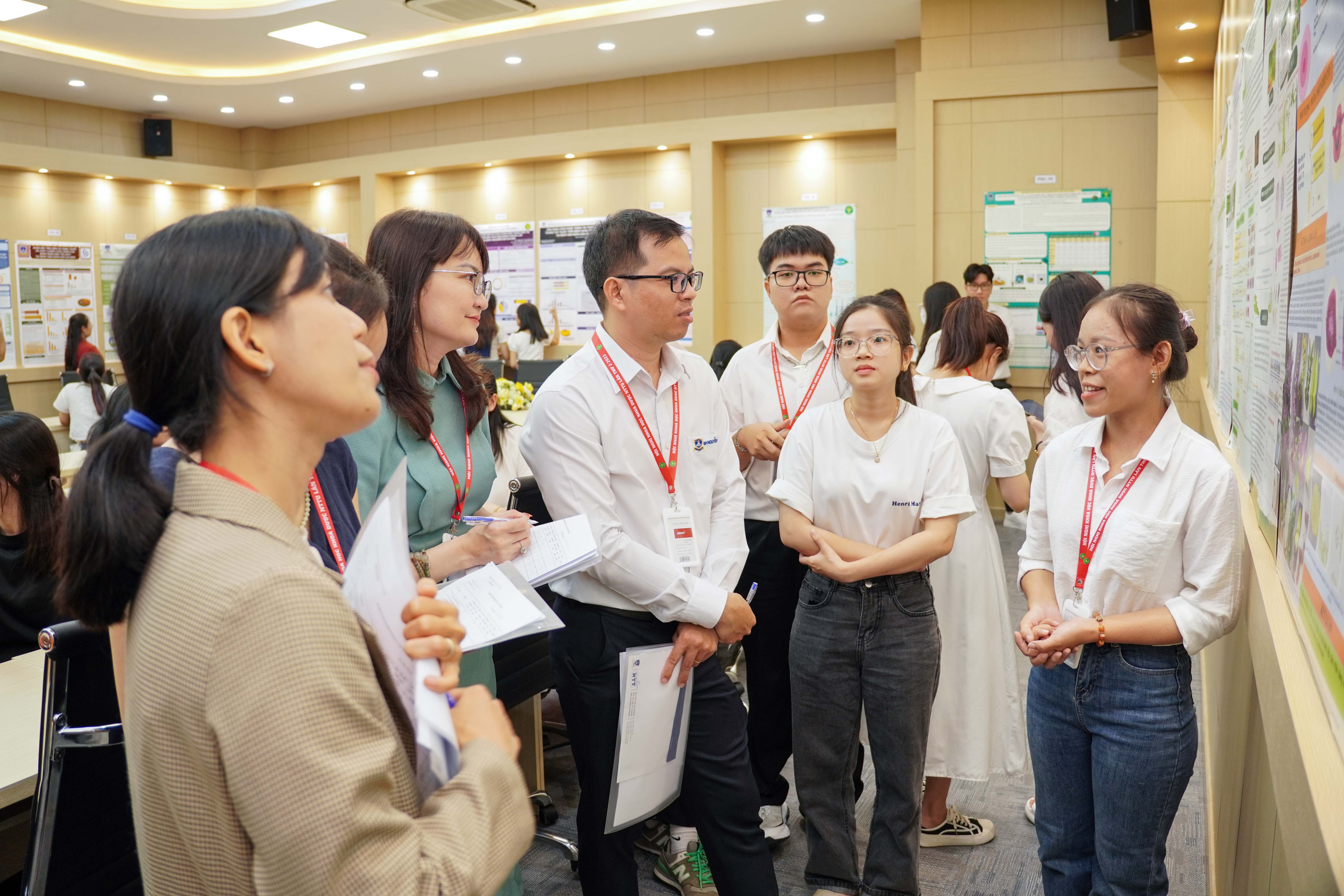 Gần 50 nhà khoa học tham gia Hội nghị khoa học lần 2 của khoa Dược Trường ĐH Nguyễn Tất Thành